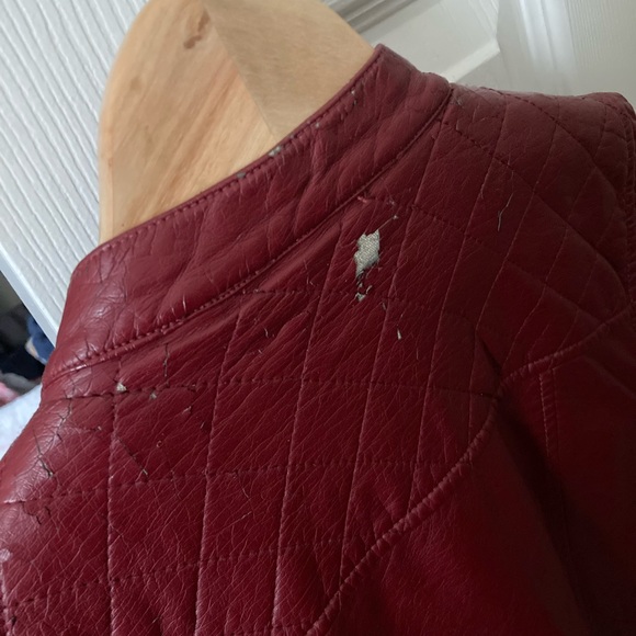 READ DESCRIPTION GUESS Red / Maroon Faux Leather Moto Vest
Size XS - Picture 6 of 7